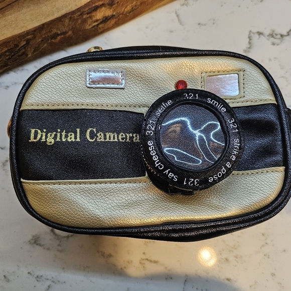 Camera Crossbody Bag - Camera Shaped Bag - Picture 2 of 9